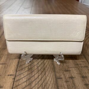 Louis Vuitton Sarah Wallet in White Epi Leather